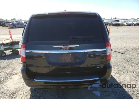 2015 Chrysler Town & Country Limited z USA, uszkodzony, nr VIN 2C4RC1JG8FR698209